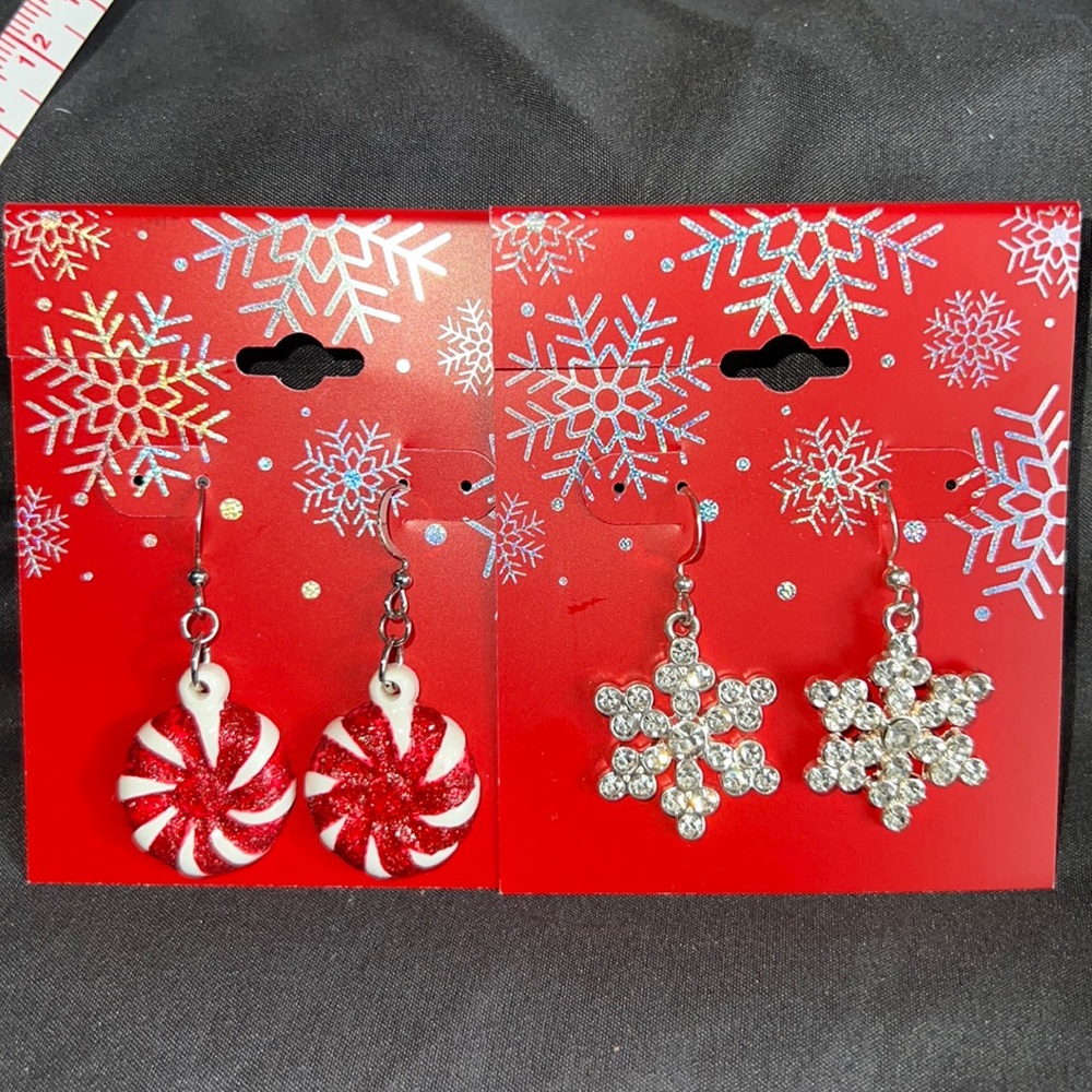3/$20🎀 2 pair of Christmas earrings 🎁🎄